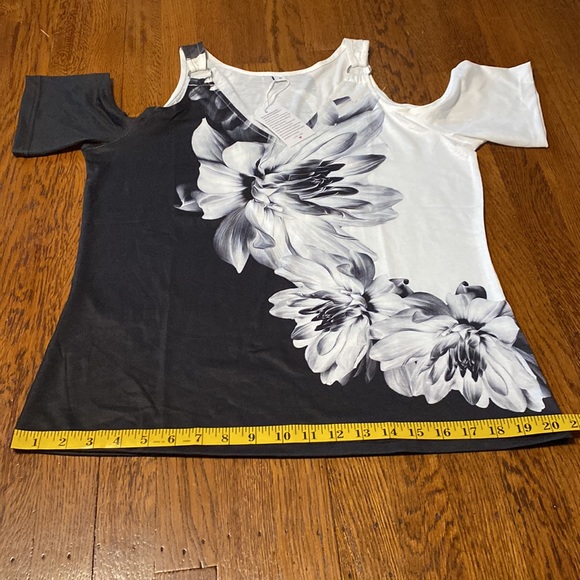 Medium Black & White Floral Pattern Cold Shoulder Short Sleeve Shirt - Picture 5 of 8